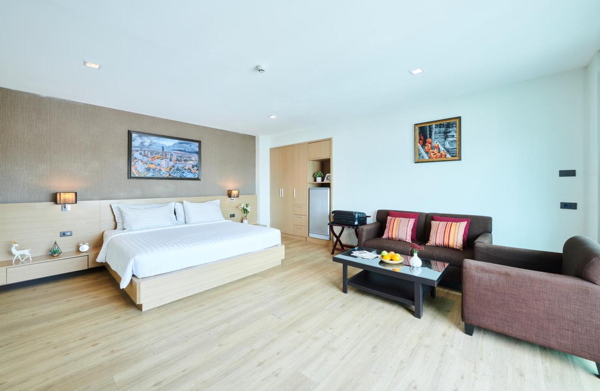 Adelphi 4* Паттайя