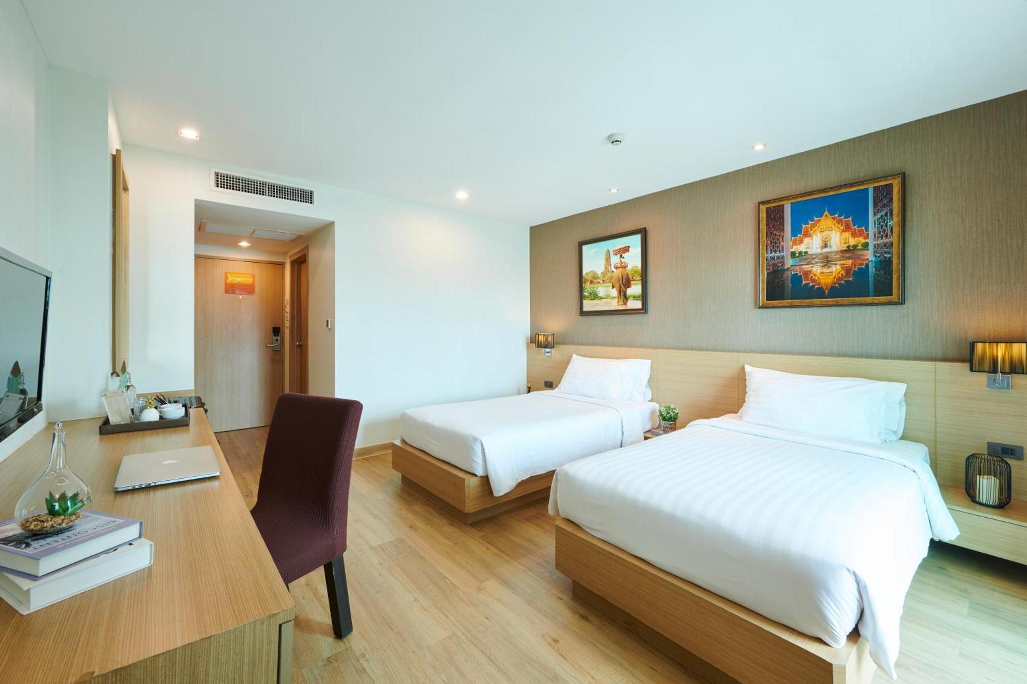 Adelphi 4* Паттайя