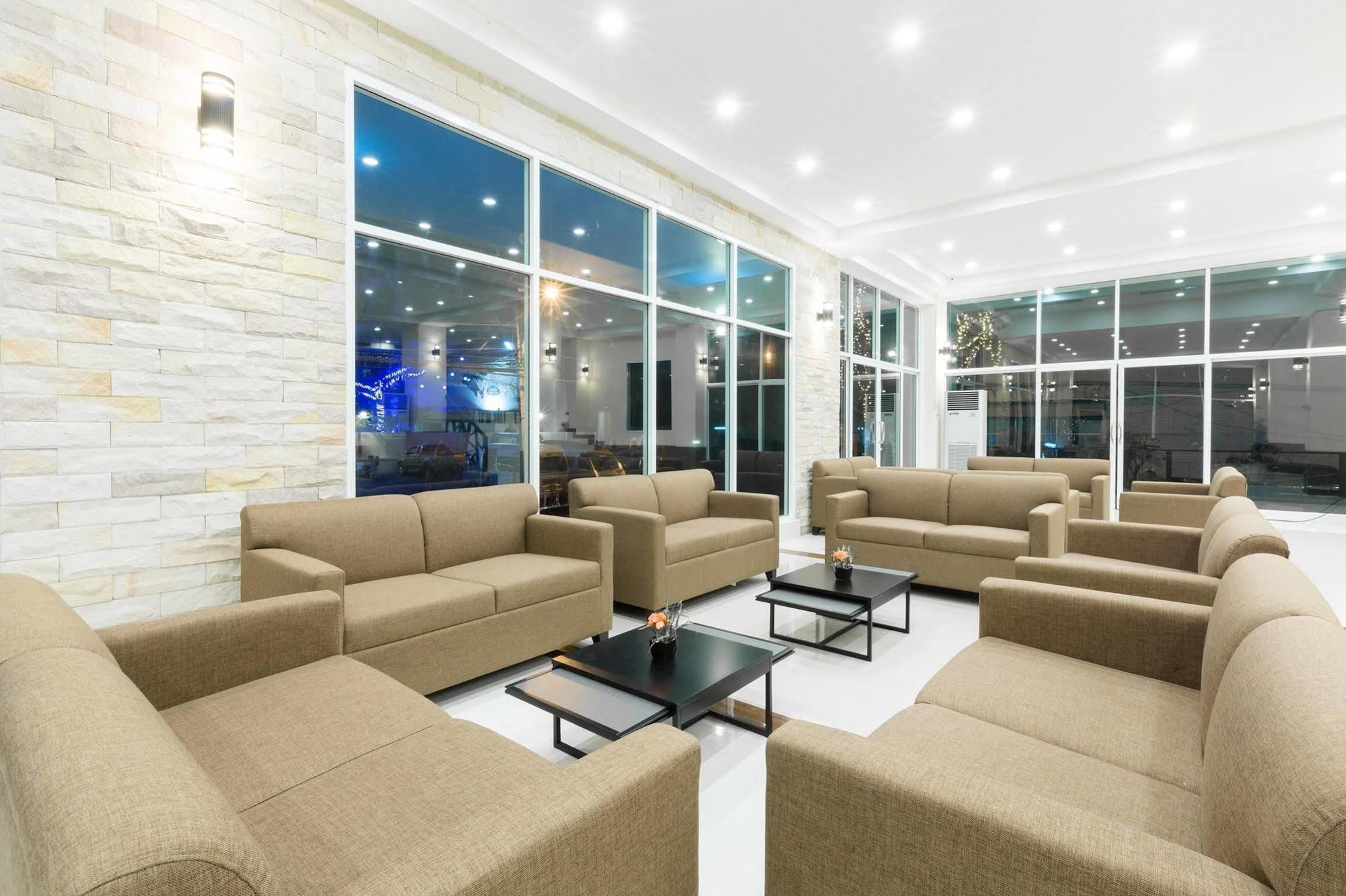 Adelphi Отель 4*